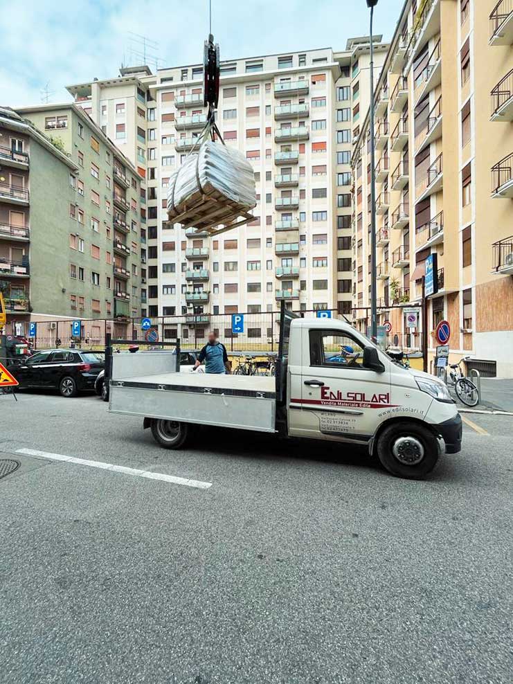 Consegna edilizia di materiale edile a Milano via dei Grimani